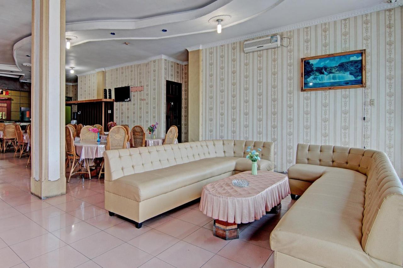 Oyo 92551 Netra Hotel Ujunbatu Exterior foto