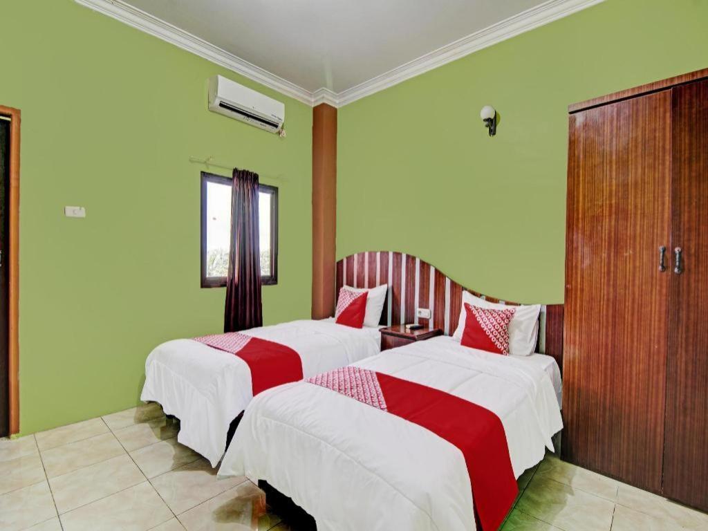 Oyo 92551 Netra Hotel Ujunbatu Exterior foto